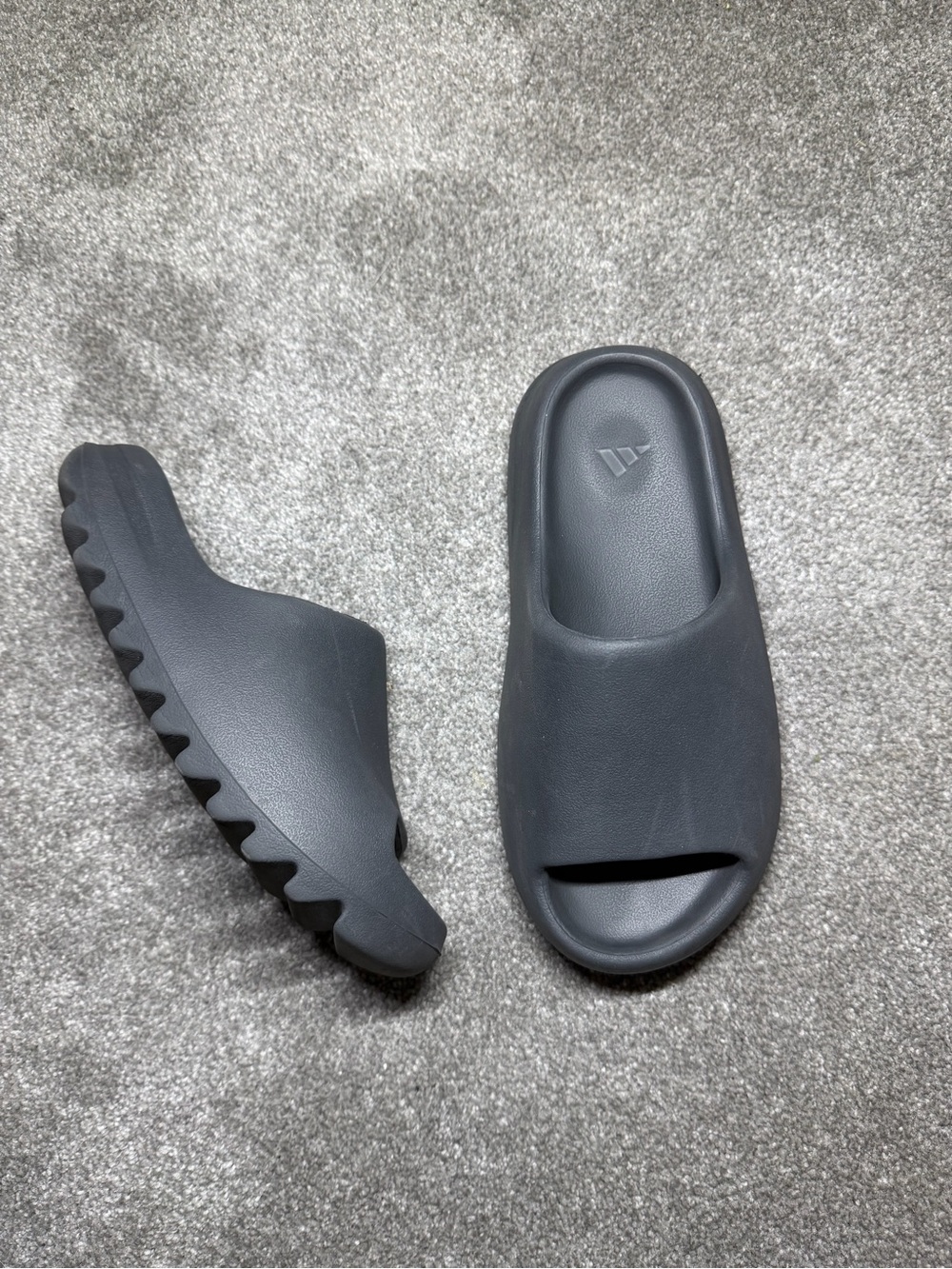 Adidas Yeezy Slide Black Men's Size 7